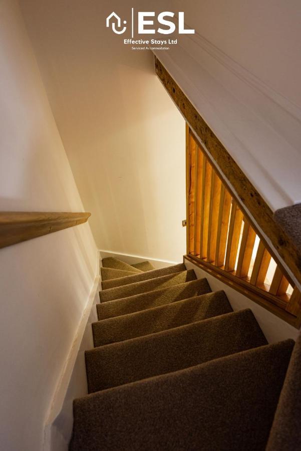 2 Bedroom Terrace Cottage, Parking, 5 Minutes Drive To Royal Shrewsbury Hospital المظهر الخارجي الصورة