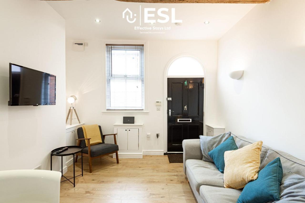 2 Bedroom Terrace Cottage, Parking, 5 Minutes Drive To Royal Shrewsbury Hospital المظهر الخارجي الصورة